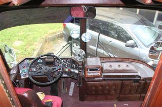 Illustration for article titled One of Willie Nelson’s old tour buses is for sale on Craigslist